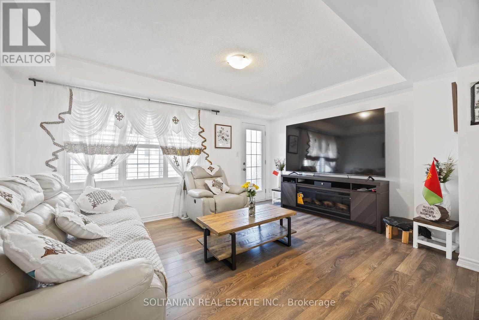 1103 Silk Street, Pickering, ON - Indoor Photo Showing Living Room