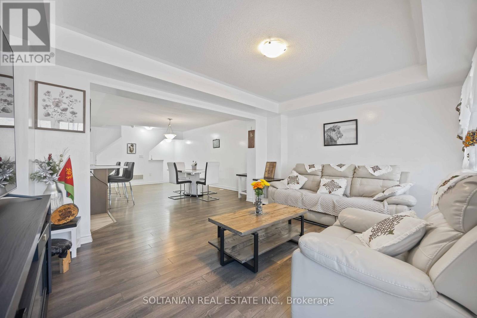 1103 Silk Street, Pickering, ON - Indoor Photo Showing Living Room