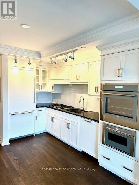 503 - 2060 Lakeshore Road, Burlington, ON - Indoor Photo Showing Kitchen