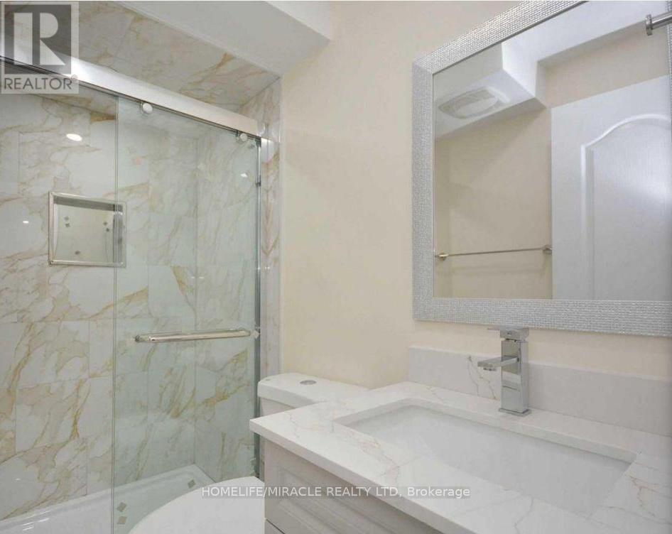 Bsmt - 833 Mays Crescent, Mississauga, ON - Indoor Photo Showing Bathroom
