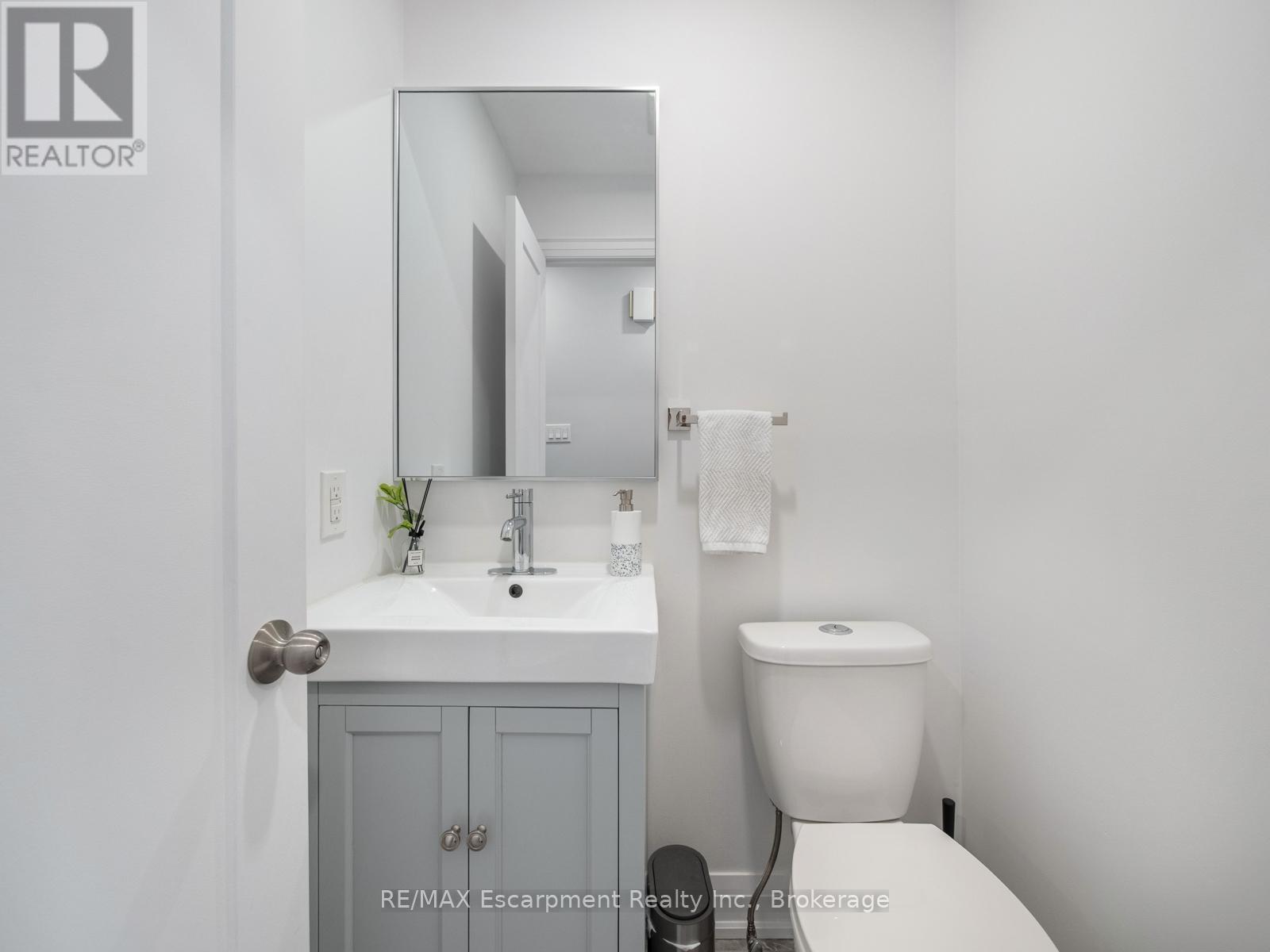 143 Chalfield Lane, Mississauga (Rathwood), ON - Indoor Photo Showing Bathroom
