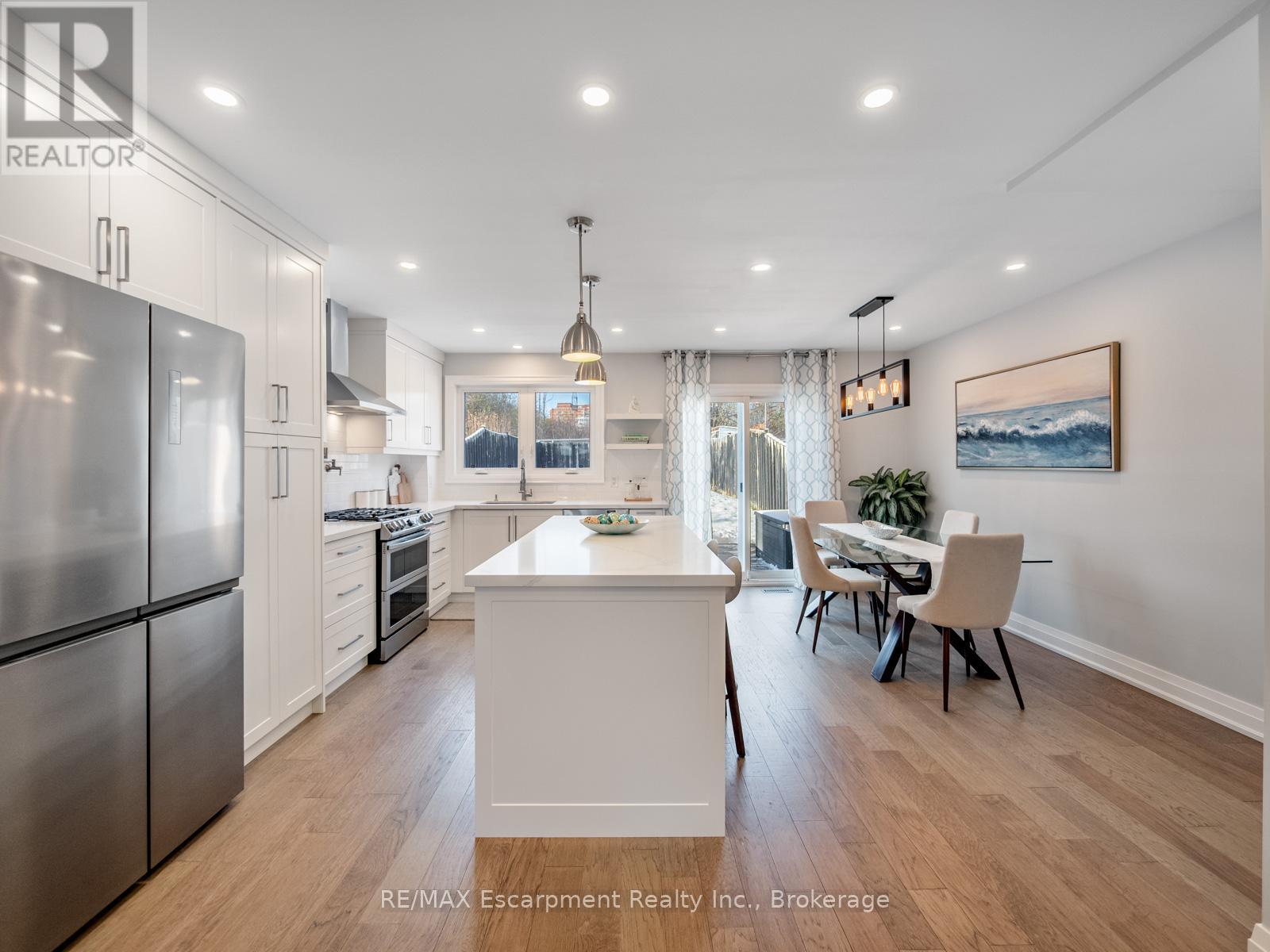 143 Chalfield Lane, Mississauga (Rathwood), ON - Indoor Photo Showing Kitchen With Upgraded Kitchen