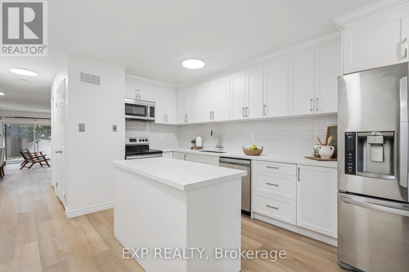 29 - 2205 South Millway, Mississauga, ON - Indoor Photo Showing Kitchen