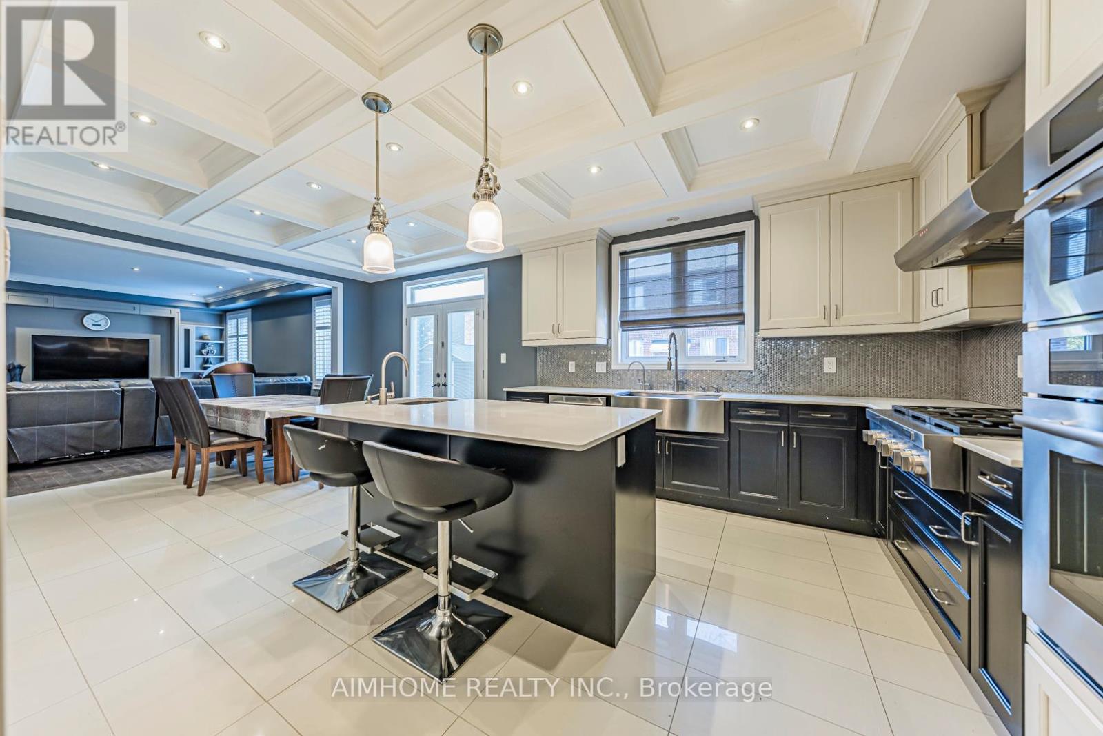 986 Wilbur Pipher Circle, Newmarket, ON