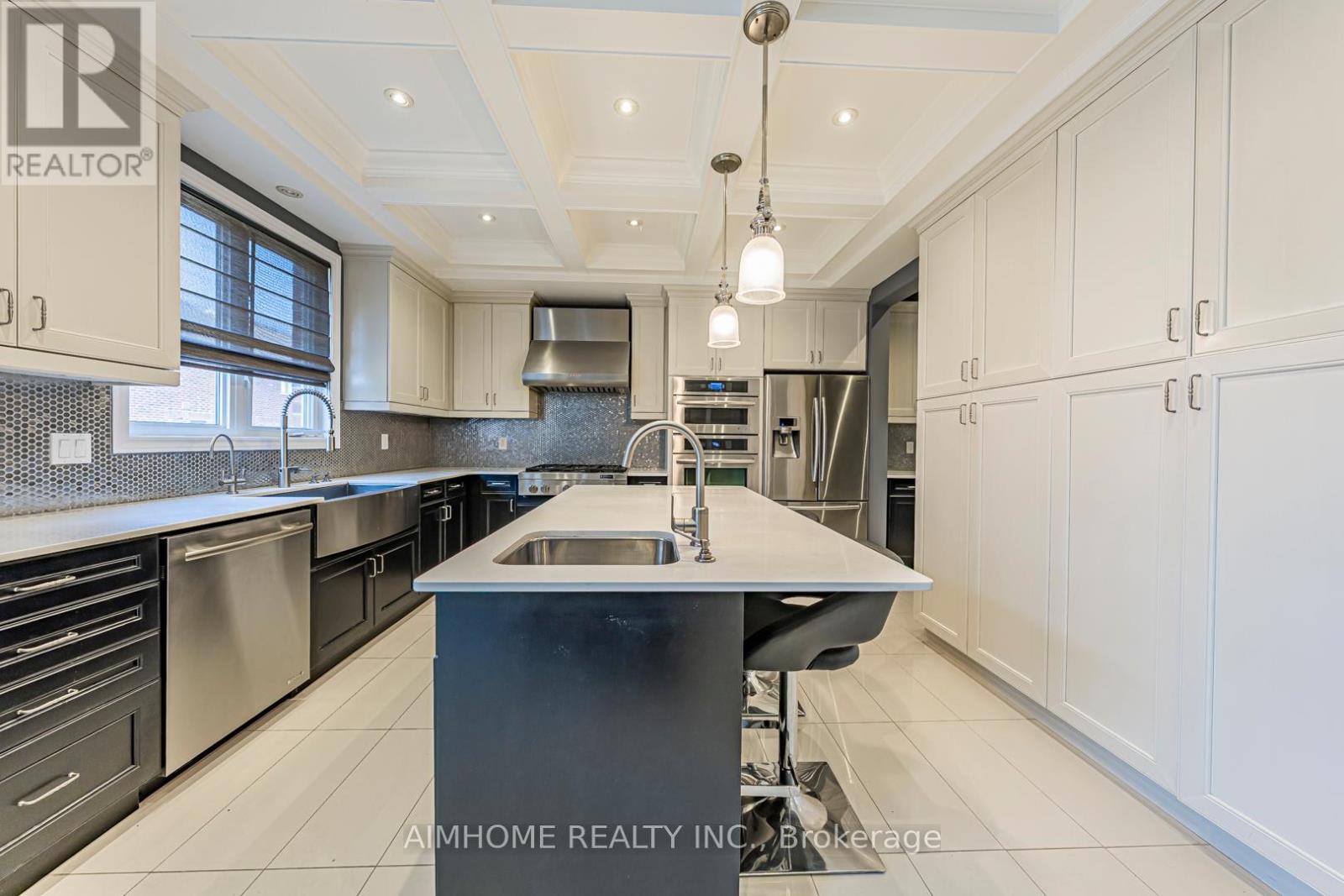 986 Wilbur Pipher Circle, Newmarket, ON