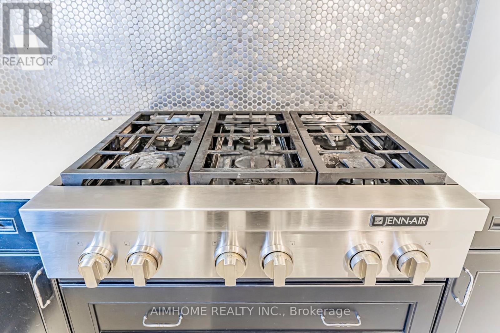 986 Wilbur Pipher Circle, Newmarket, ON