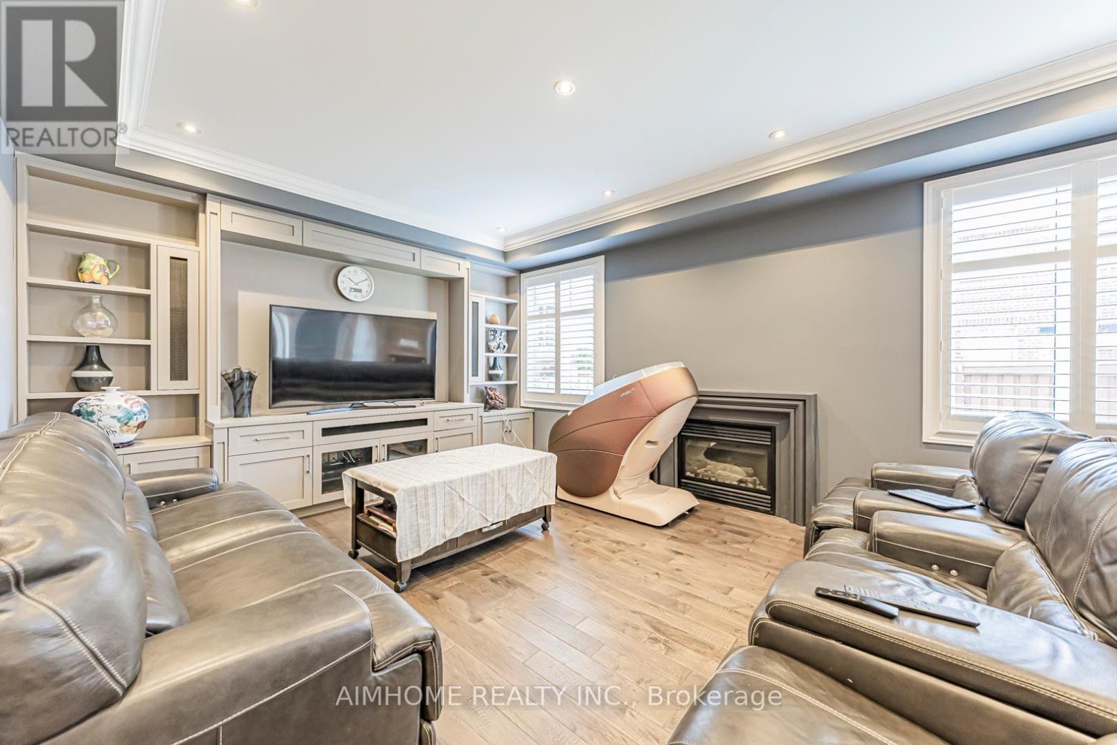 986 Wilbur Pipher Circle, Newmarket, ON