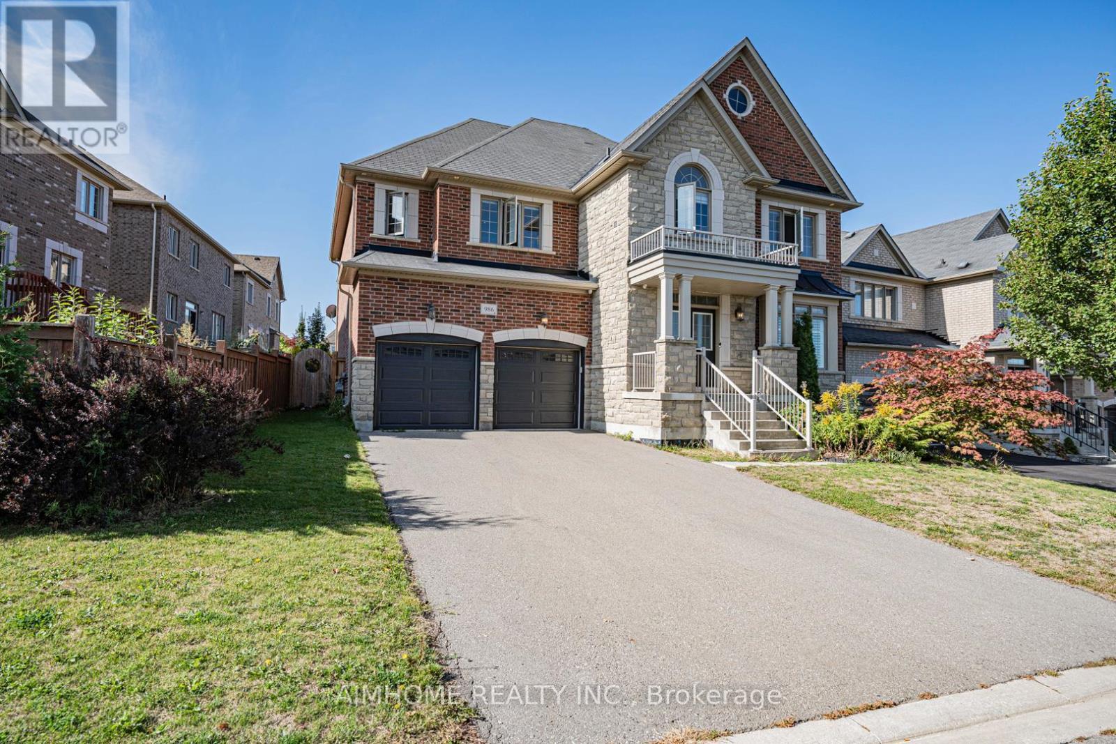 986 Wilbur Pipher Circle, Newmarket, ON