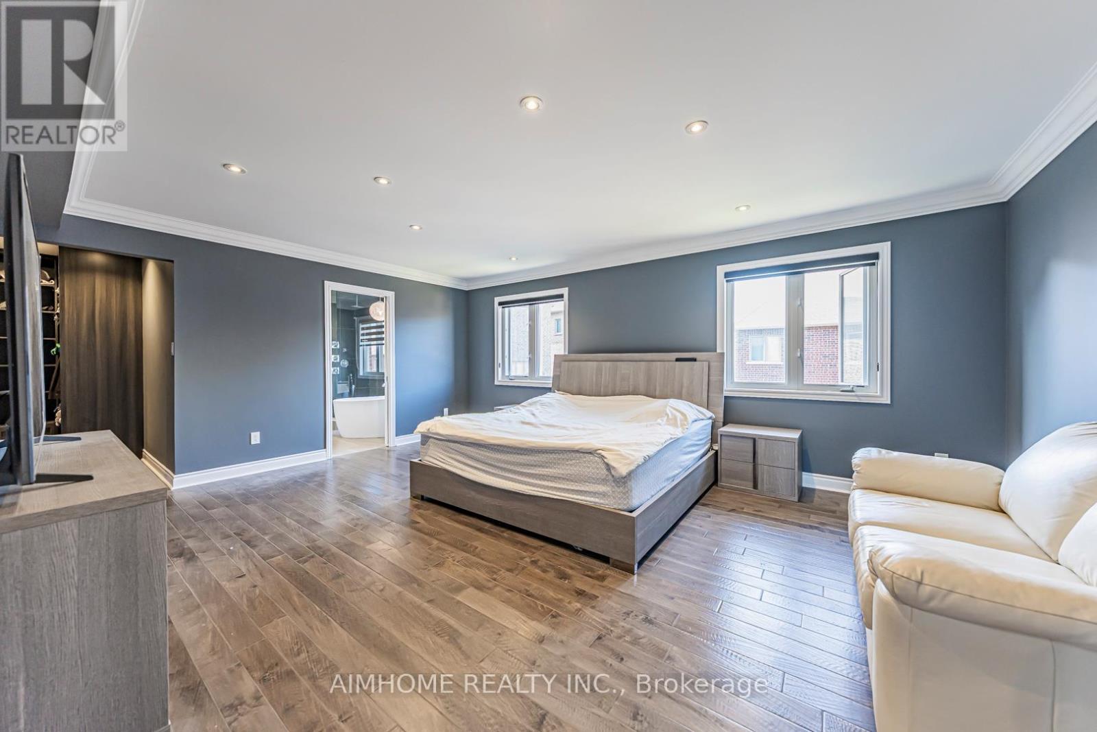 986 Wilbur Pipher Circle, Newmarket, ON