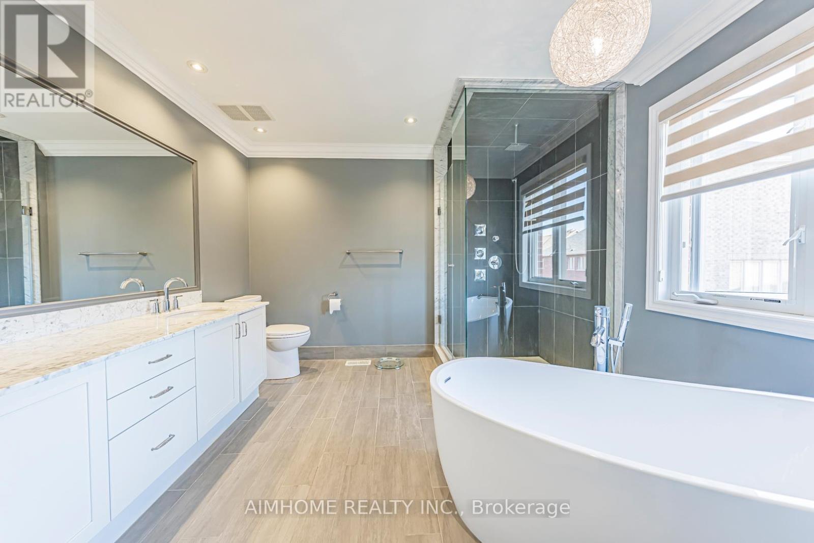 986 Wilbur Pipher Circle, Newmarket, ON