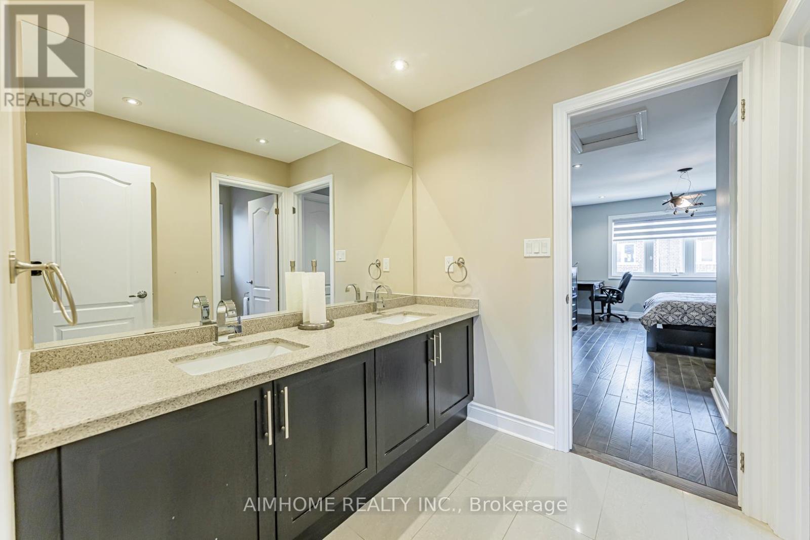 986 Wilbur Pipher Circle, Newmarket, ON