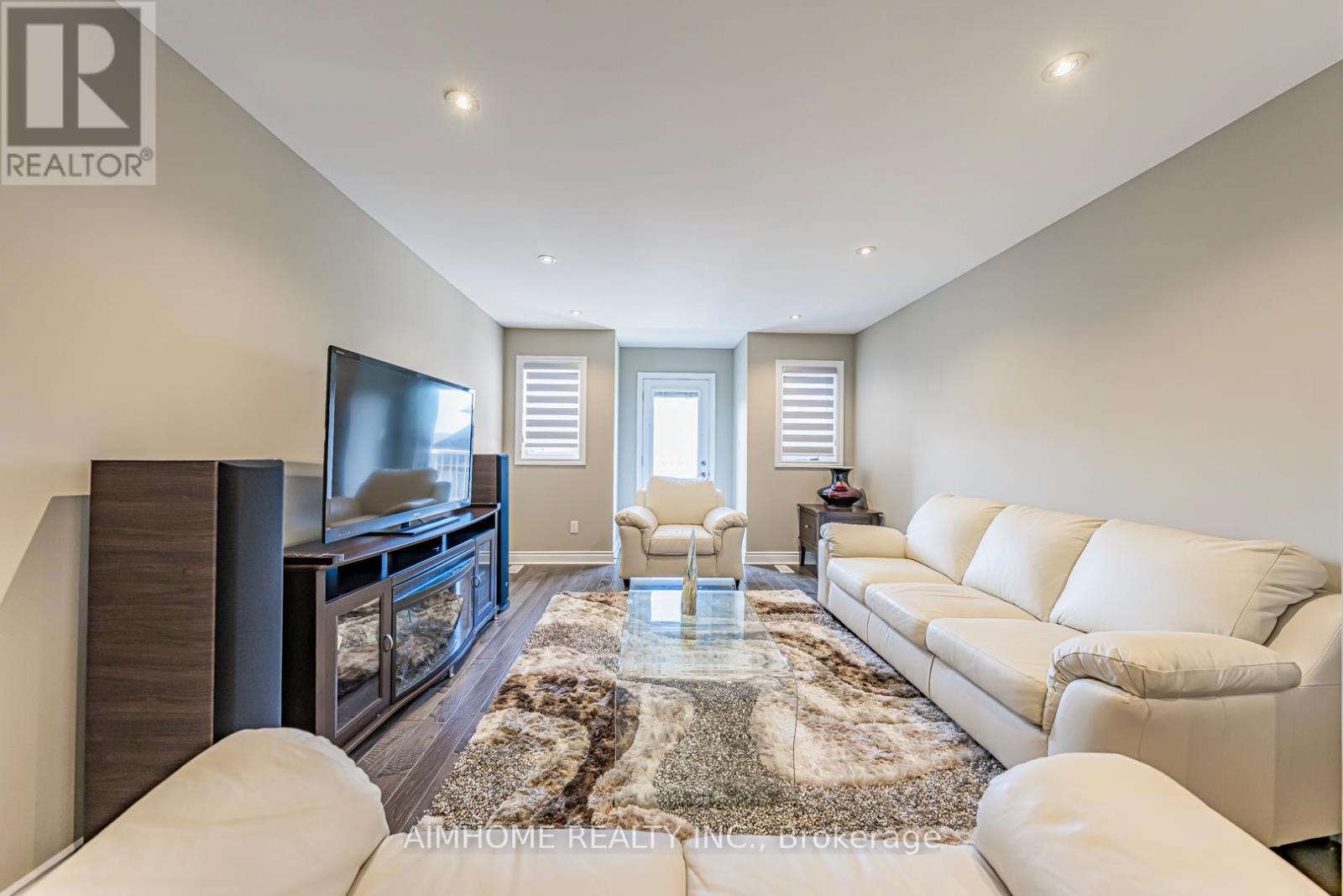 986 Wilbur Pipher Circle, Newmarket, ON