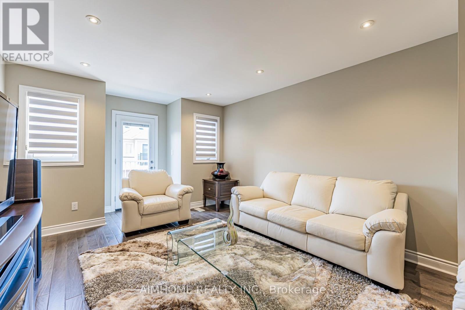 986 Wilbur Pipher Circle, Newmarket, ON