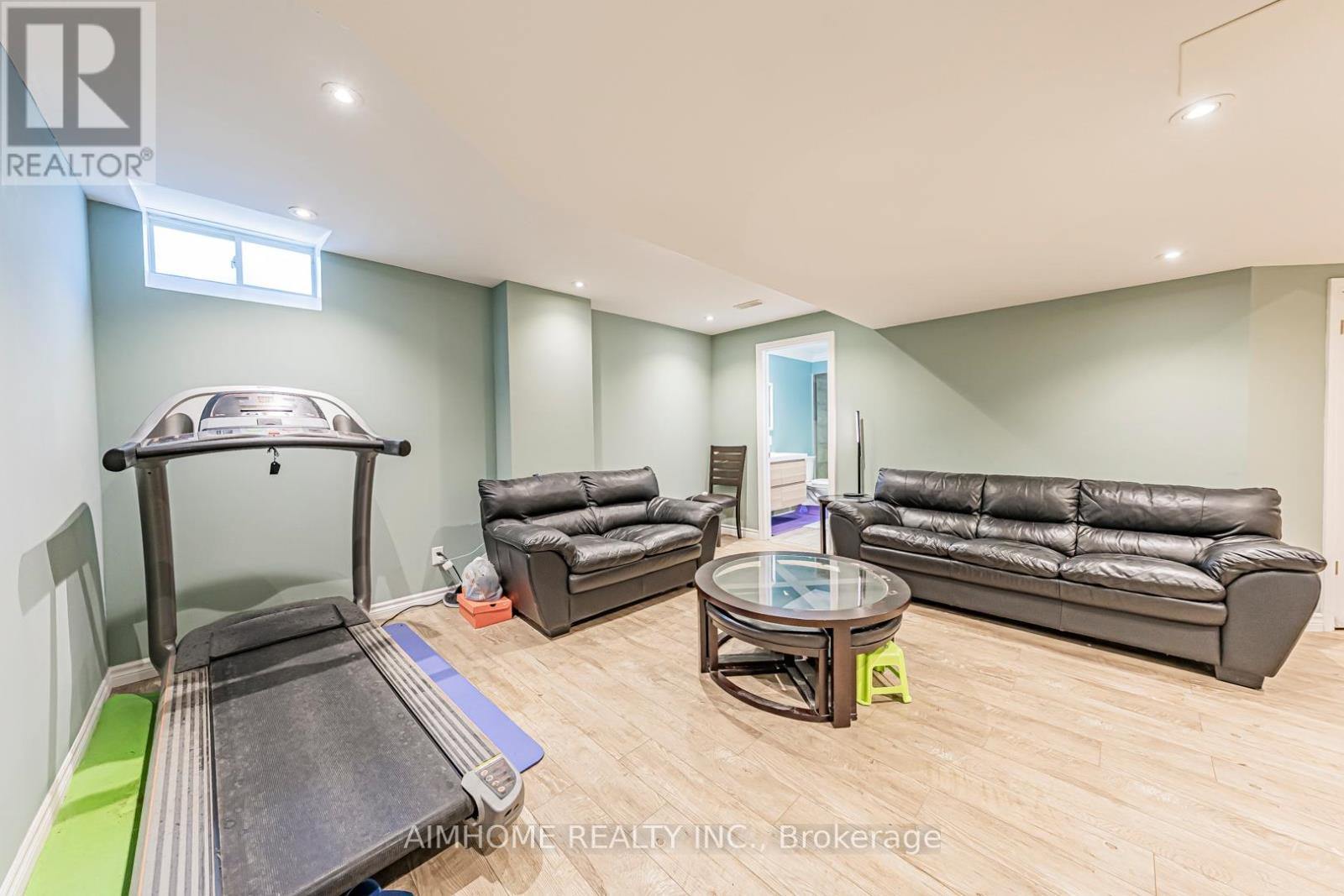 986 Wilbur Pipher Circle, Newmarket, ON