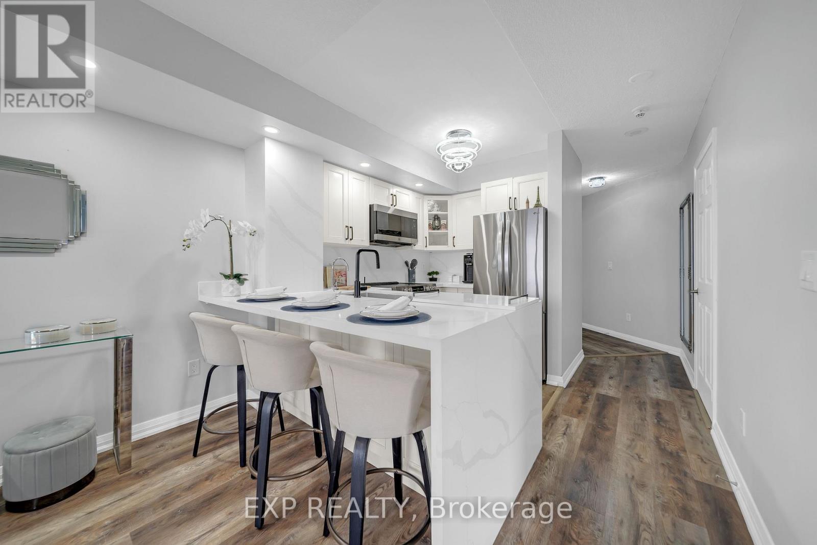 1009 - 220 Forum Drive, Mississauga, ON - Indoor