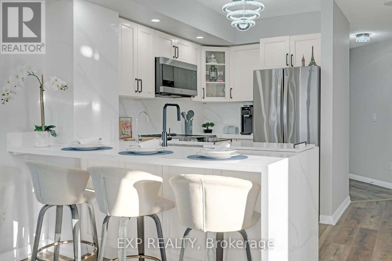 1009 - 220 Forum Drive, Mississauga, ON - Indoor Photo Showing Other Room