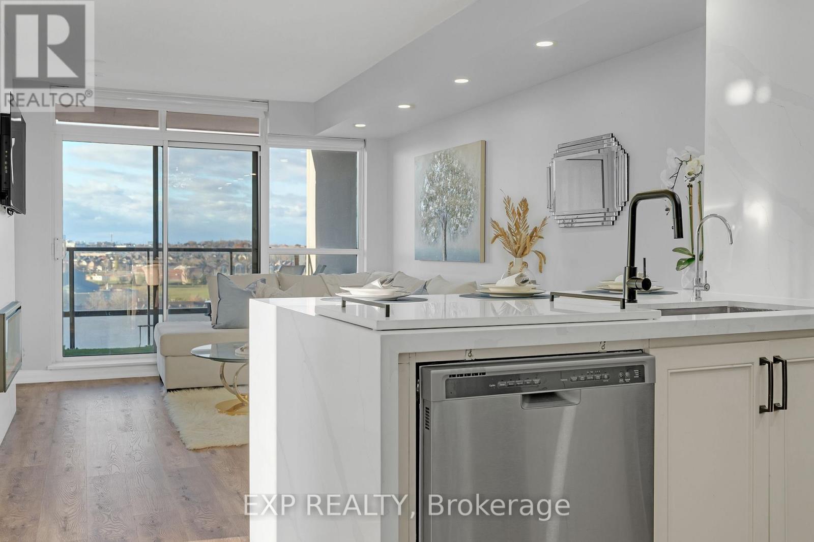 1009 - 220 Forum Drive, Mississauga, ON - Indoor Photo Showing Kitchen