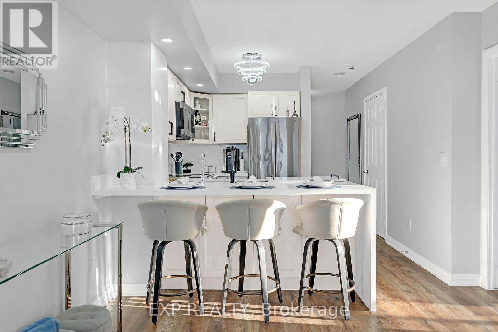 1009 - 220 Forum Drive, Mississauga, ON - Indoor Photo Showing Kitchen