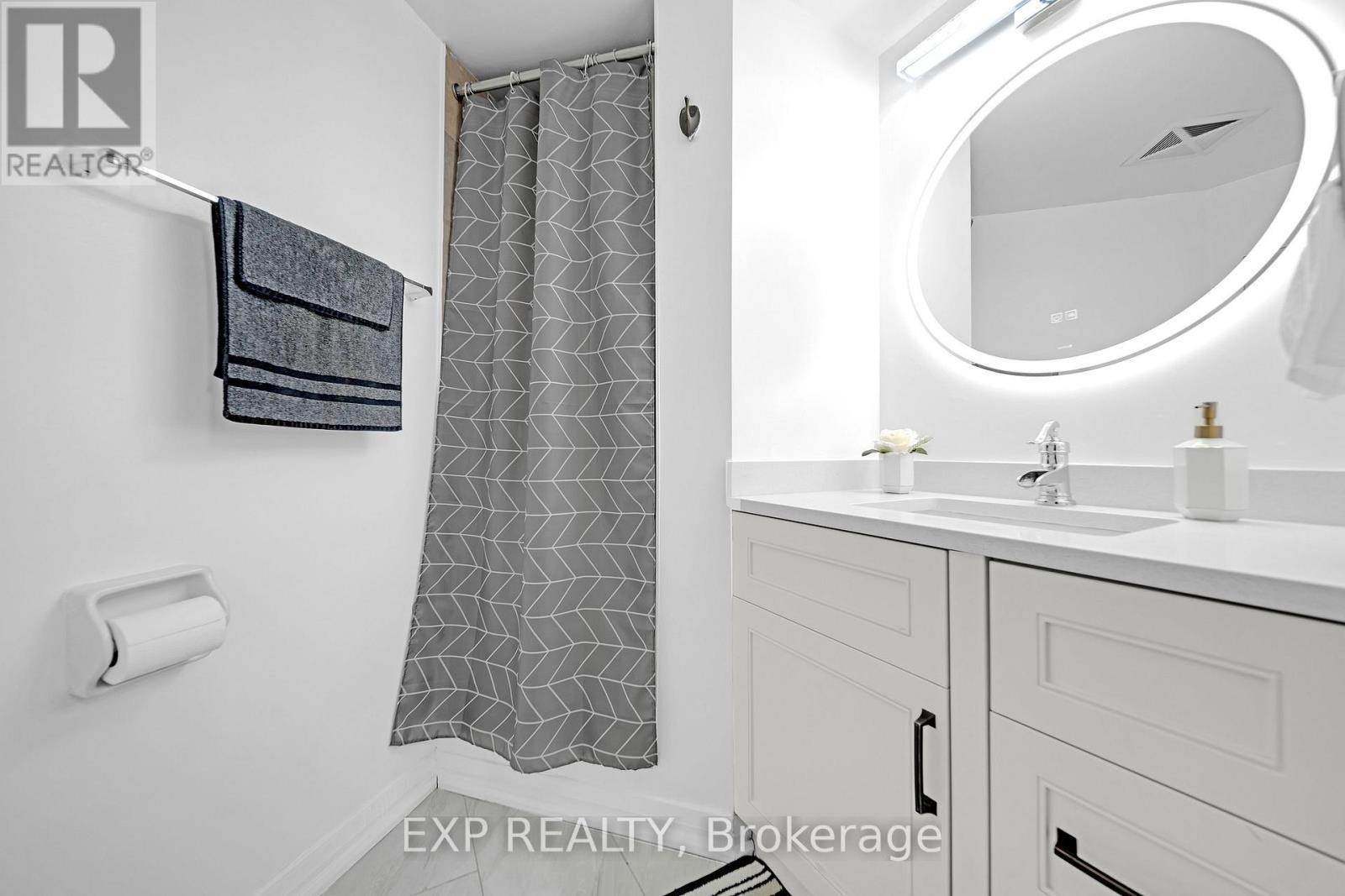 1009 - 220 Forum Drive, Mississauga, ON - Indoor Photo Showing Bathroom