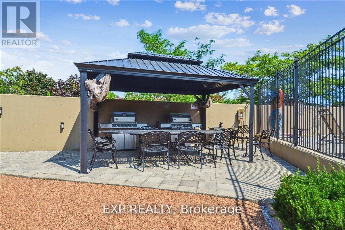 1009 - 220 Forum Drive, Mississauga, ON - Outdoor