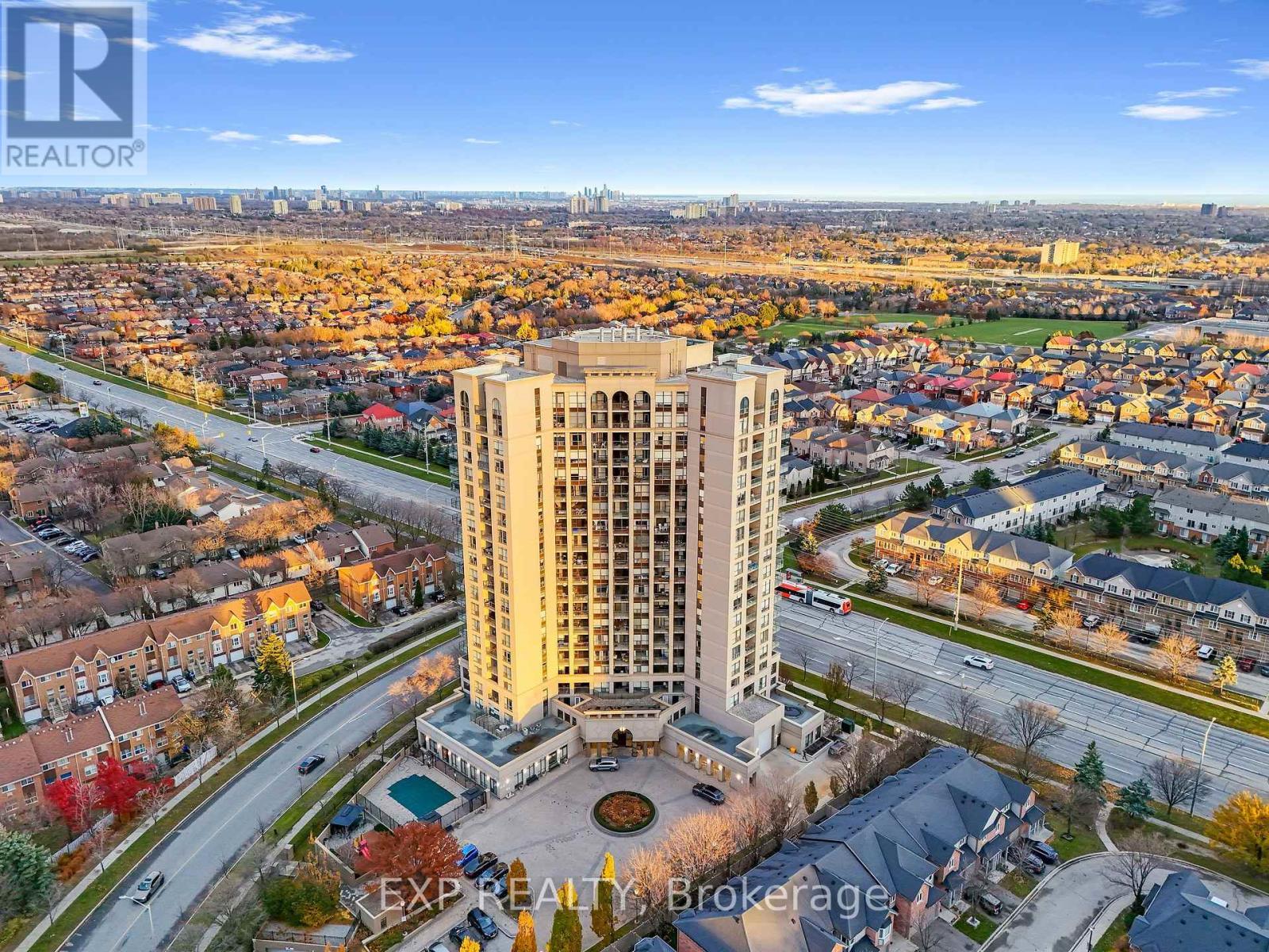 1009 - 220 Forum Drive, Mississauga, ON - Outdoor With View