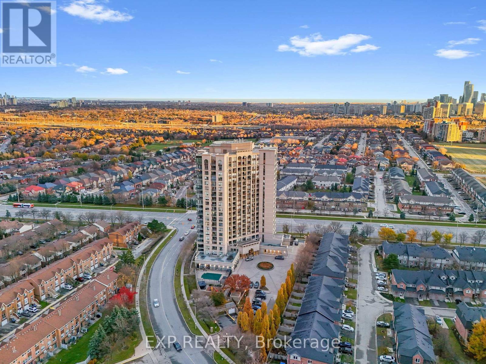 1009 - 220 Forum Drive, Mississauga, ON - Outdoor With View