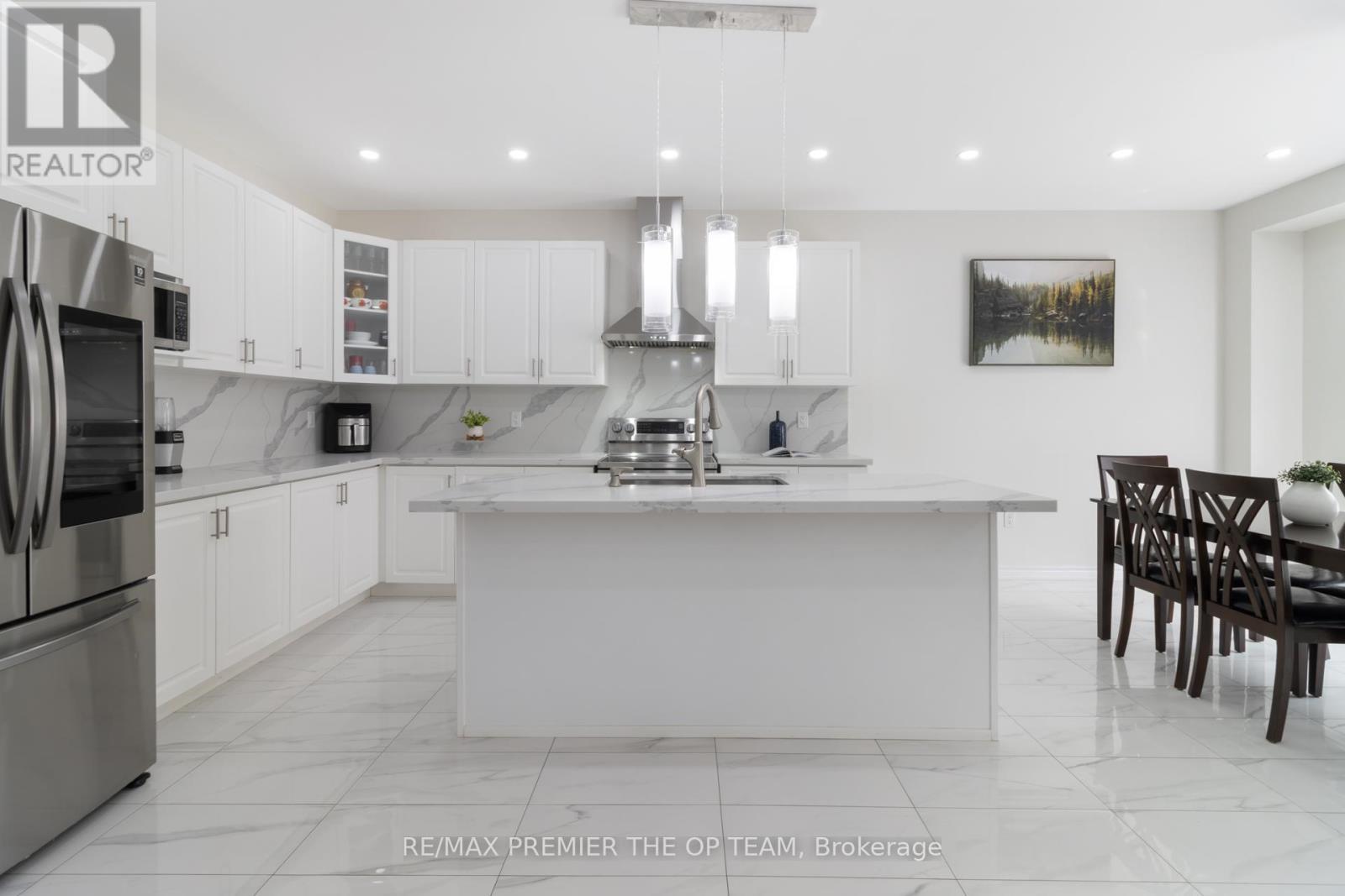 1941 Don White Court, Oshawa, ON - Indoor Photo Showing Kitchen With Double Sink
