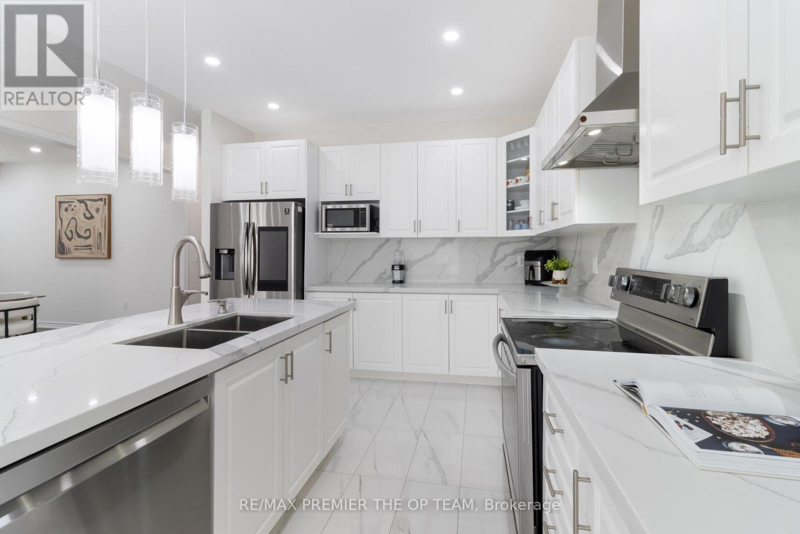 1941 Don White Court, Oshawa, ON - Indoor Photo Showing Kitchen With Double Sink With Upgraded Kitchen