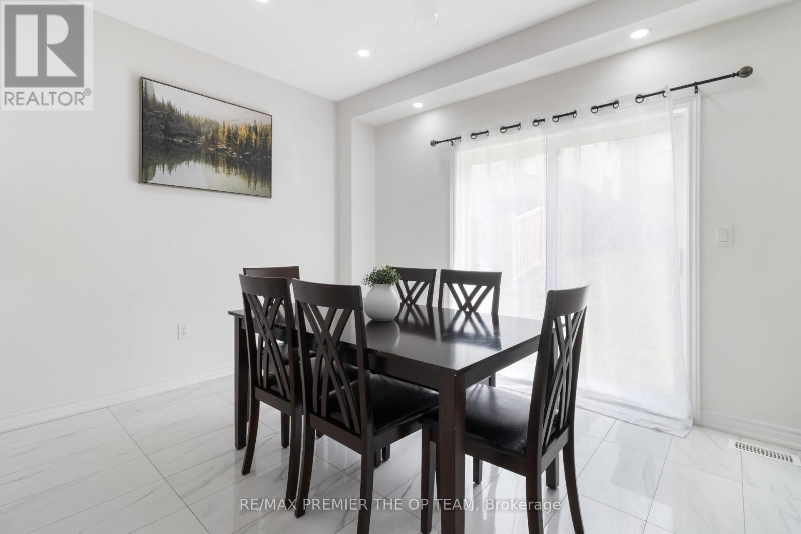 1941 Don White Court, Oshawa, ON - Indoor Photo Showing Dining Room