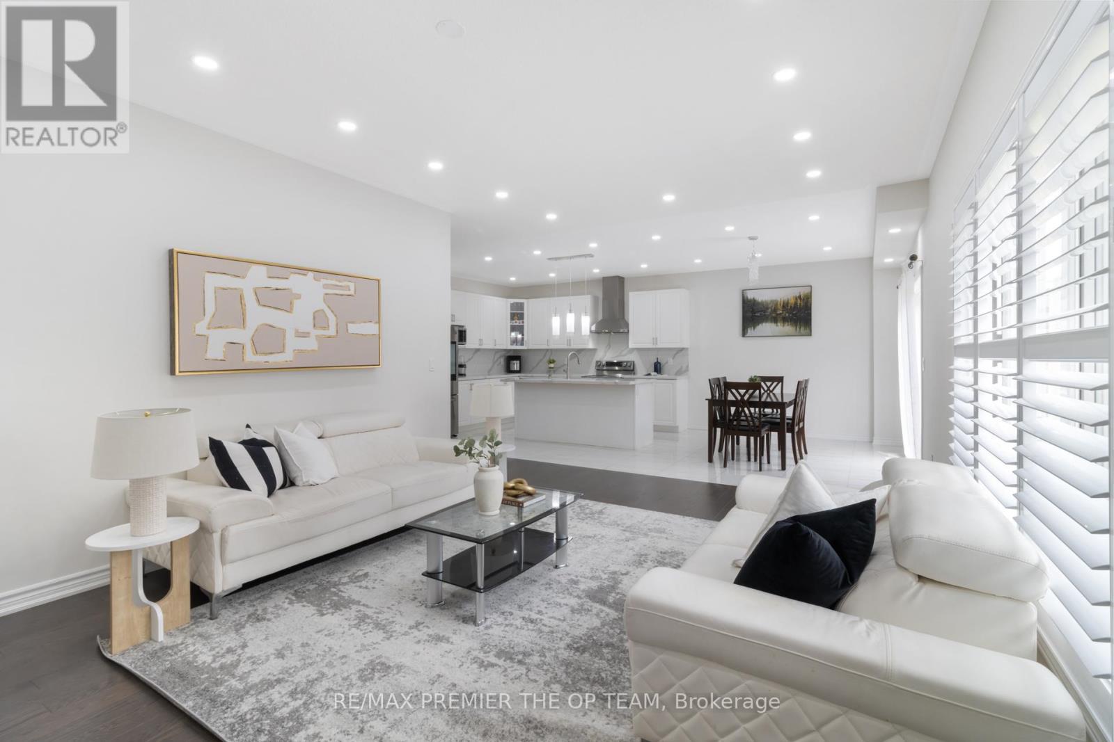 1941 Don White Court, Oshawa, ON - Indoor Photo Showing Living Room