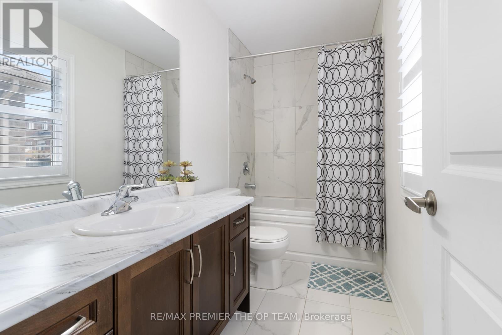 1941 Don White Court, Oshawa, ON - Indoor Photo Showing Bathroom
