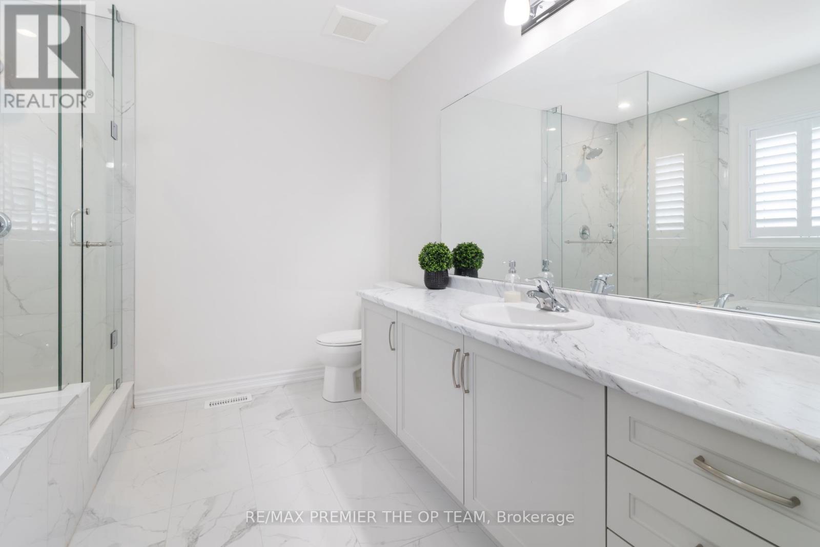 1941 Don White Court, Oshawa, ON - Indoor Photo Showing Bathroom