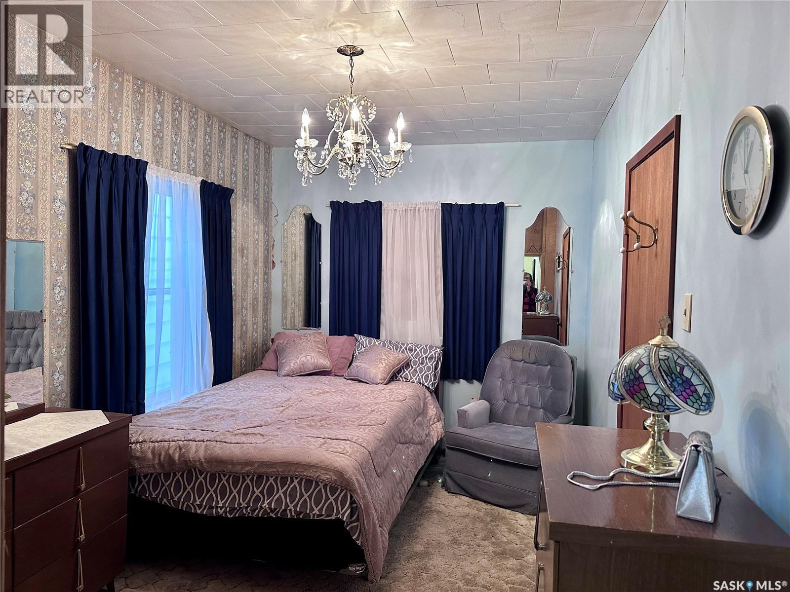 1925 Athol Street, Regina, SK - Indoor Photo Showing Bedroom