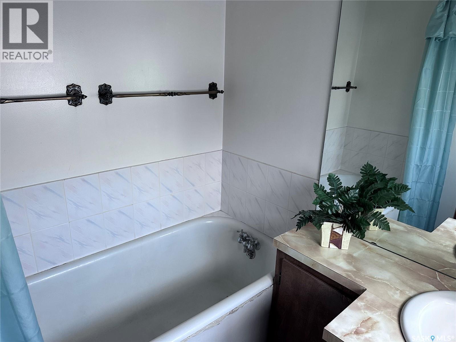 1925 Athol Street, Regina, SK - Indoor Photo Showing Bathroom