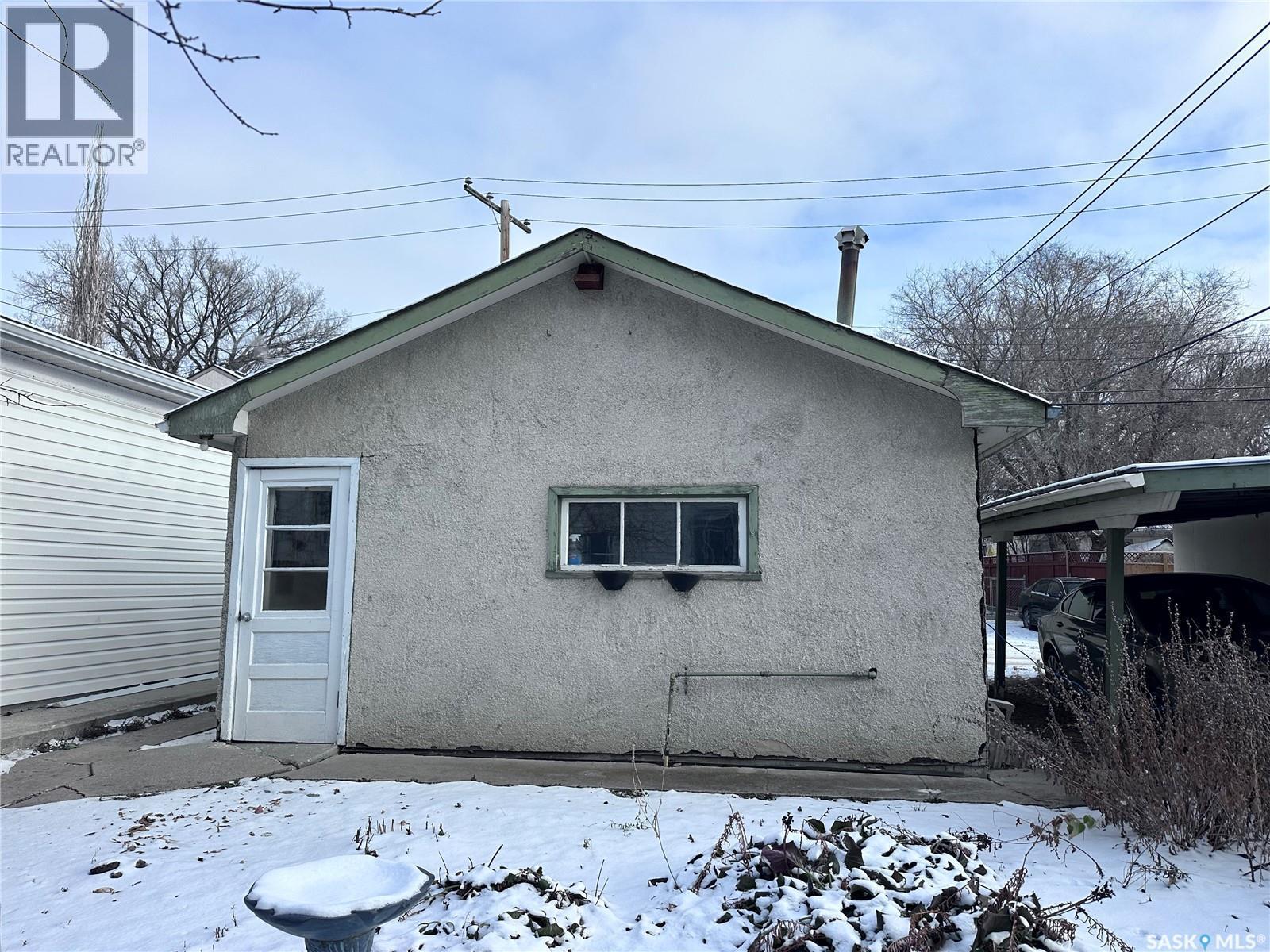 1925 Athol Street, Regina, SK - Outdoor With Exterior