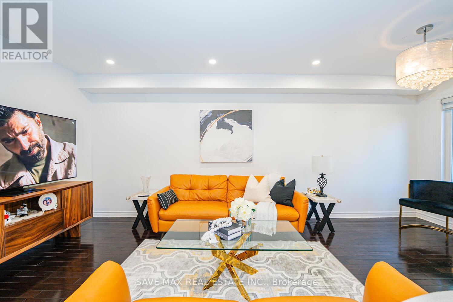 3645 Indigo Crescent, Mississauga, ON - Indoor Photo Showing Living Room