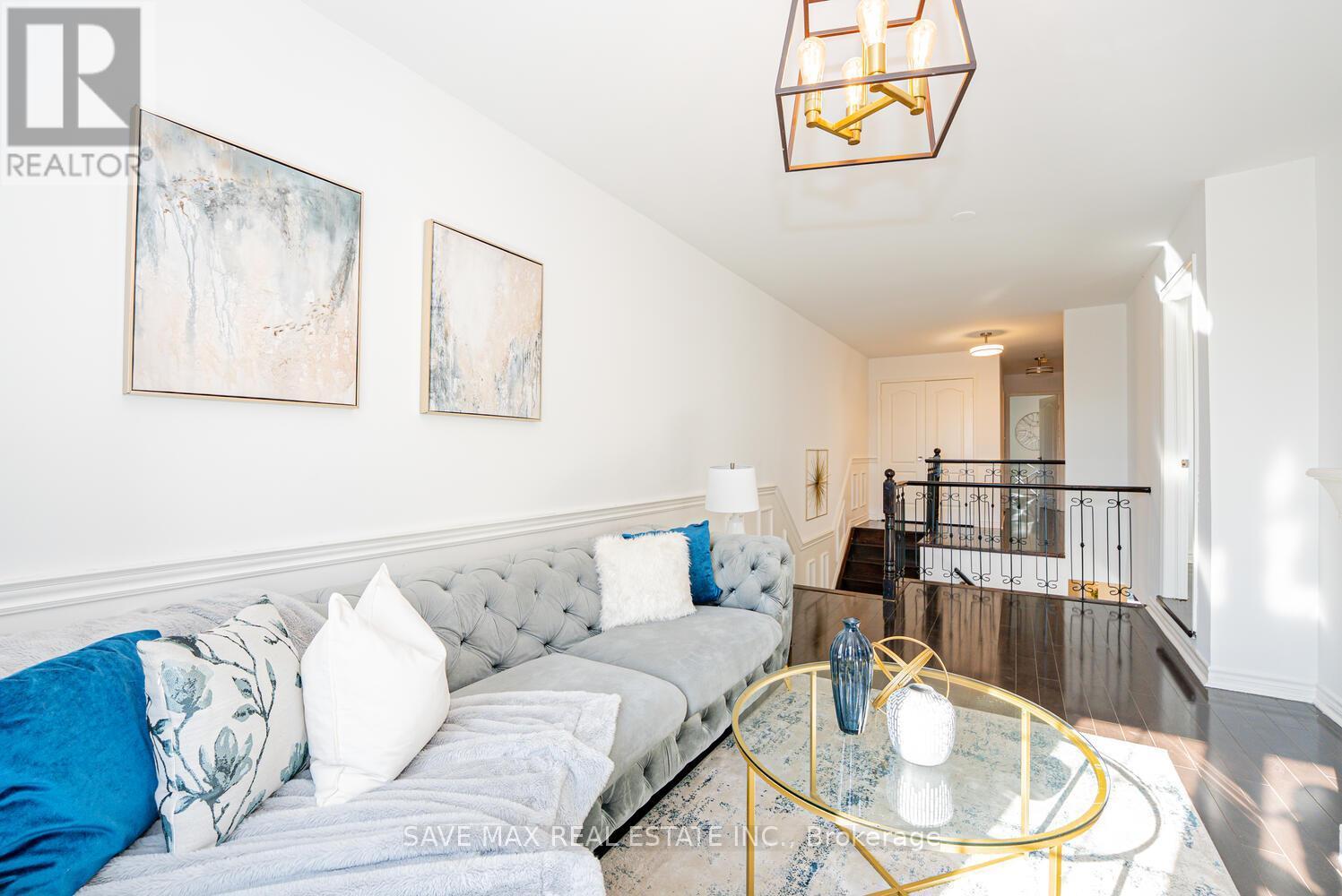 3645 Indigo Crescent, Mississauga, ON - Indoor Photo Showing Living Room