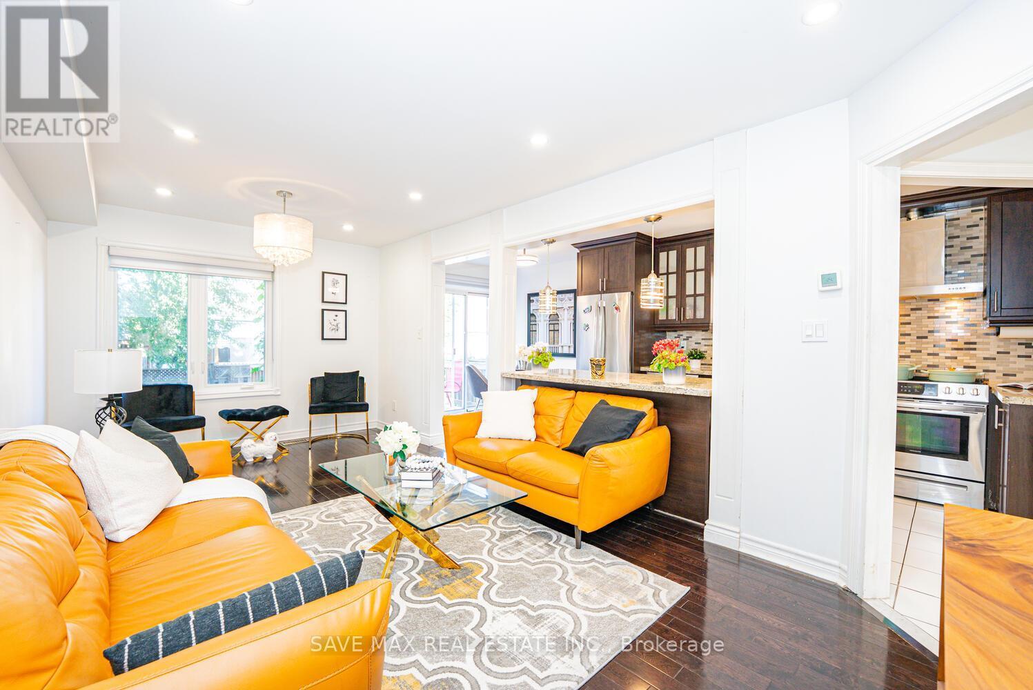 3645 Indigo Crescent, Mississauga, ON - Indoor Photo Showing Living Room