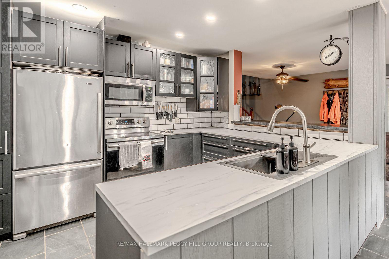 4 Clover Court, Kawartha Lakes, ON - Indoor Photo Showing Kitchen With Upgraded Kitchen