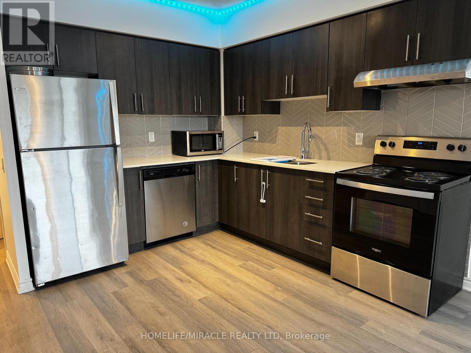 321 - 1 Falaise Road, Toronto, ON - Indoor Photo Showing Kitchen With Stainless Steel Kitchen With Upgraded Kitchen
