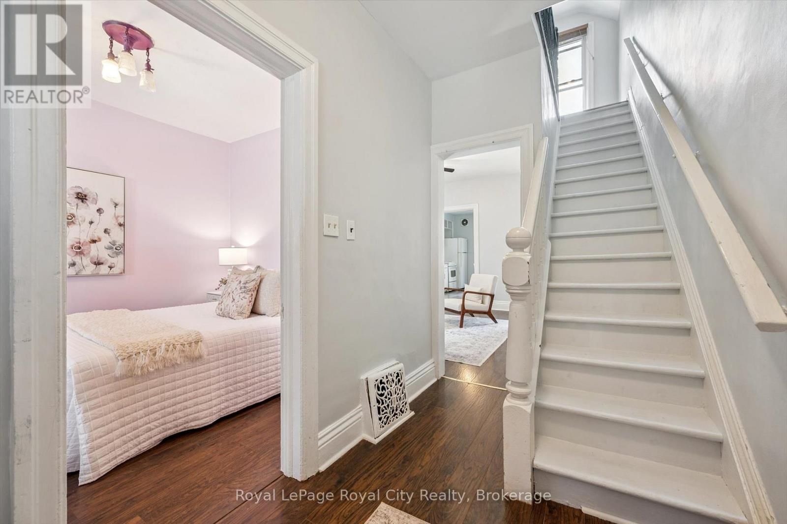 178 York Road, Guelph (St. Patrick'S Ward), ON - Indoor Photo Showing Bedroom