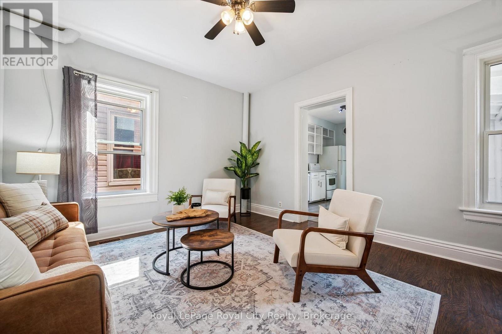 178 York Road, Guelph (St. Patrick'S Ward), ON - Indoor Photo Showing Living Room