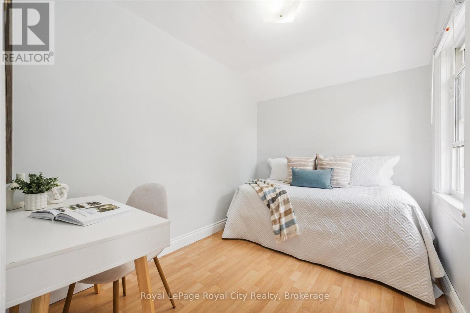 178 York Road, Guelph (St. Patrick'S Ward), ON - Indoor Photo Showing Bedroom