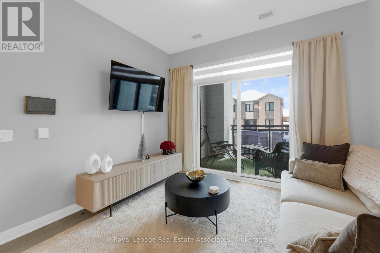 216 - 470 Gordon Krantz Avenue, Milton, ON - Indoor Photo Showing Living Room
