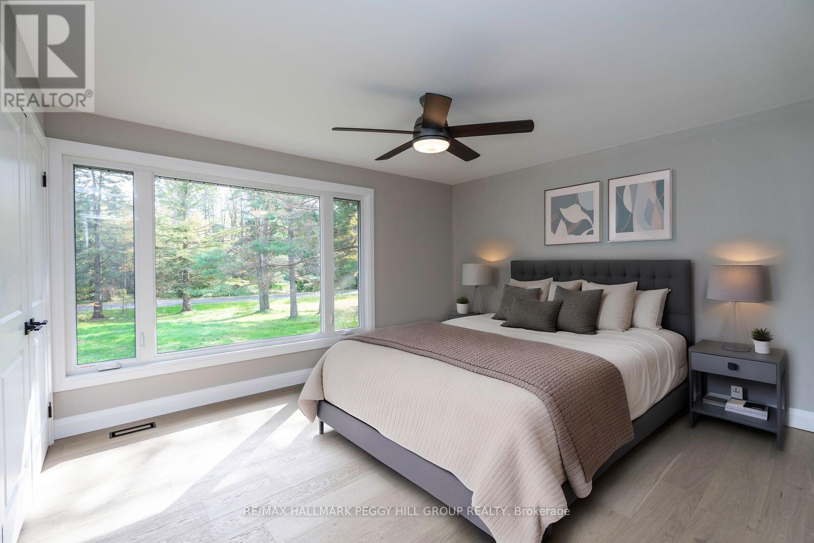 16 Hillview Crescent, Springwater, ON - Indoor Photo Showing Bedroom