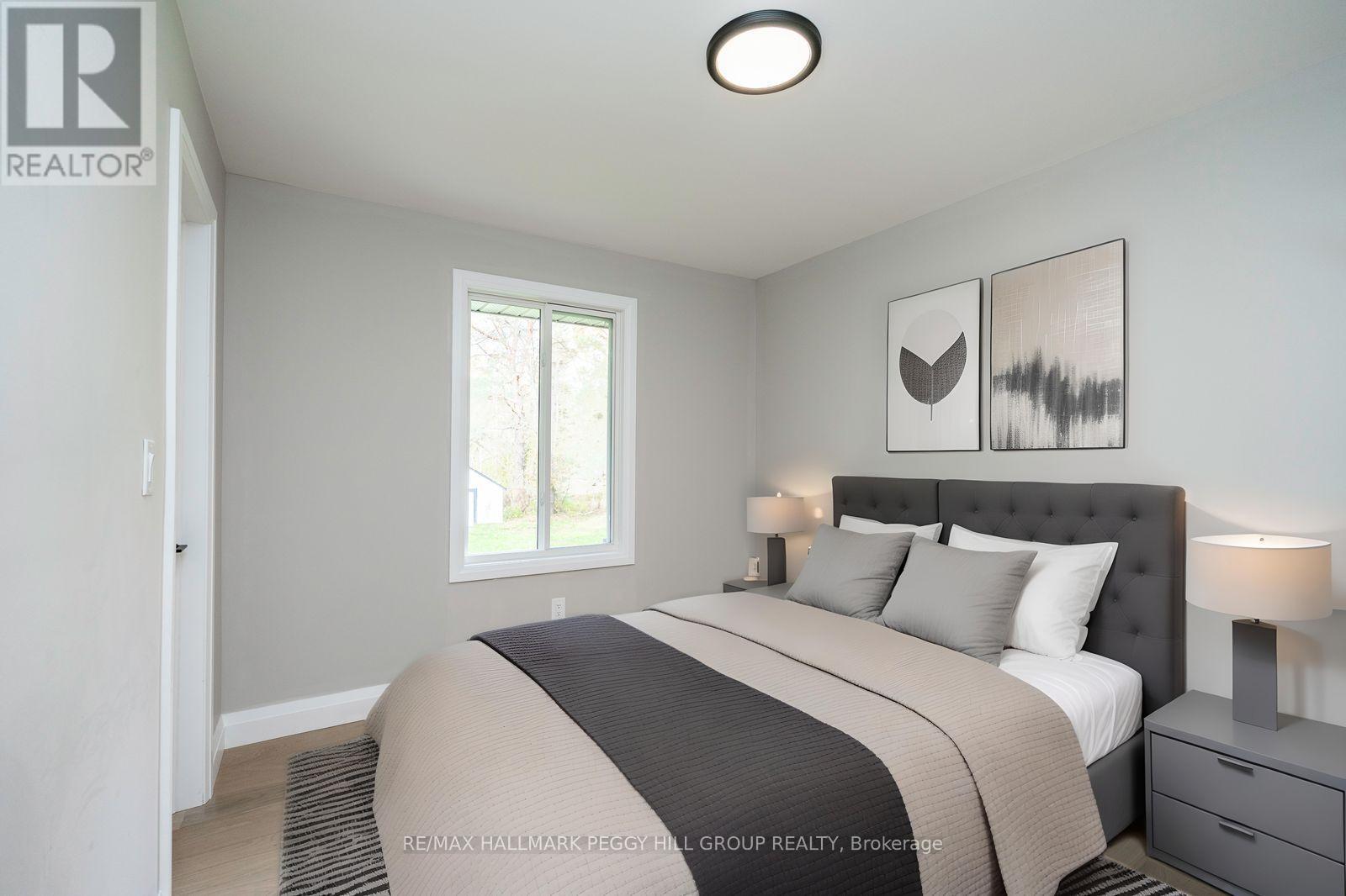 16 Hillview Crescent, Springwater, ON - Indoor Photo Showing Bedroom