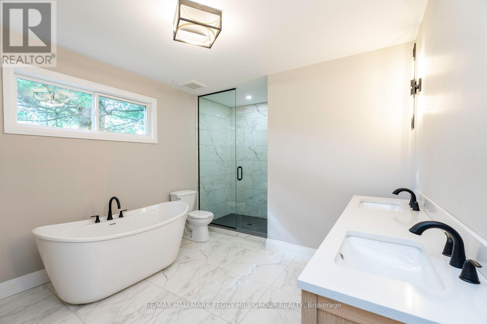 16 Hillview Crescent, Springwater, ON - Indoor Photo Showing Bathroom