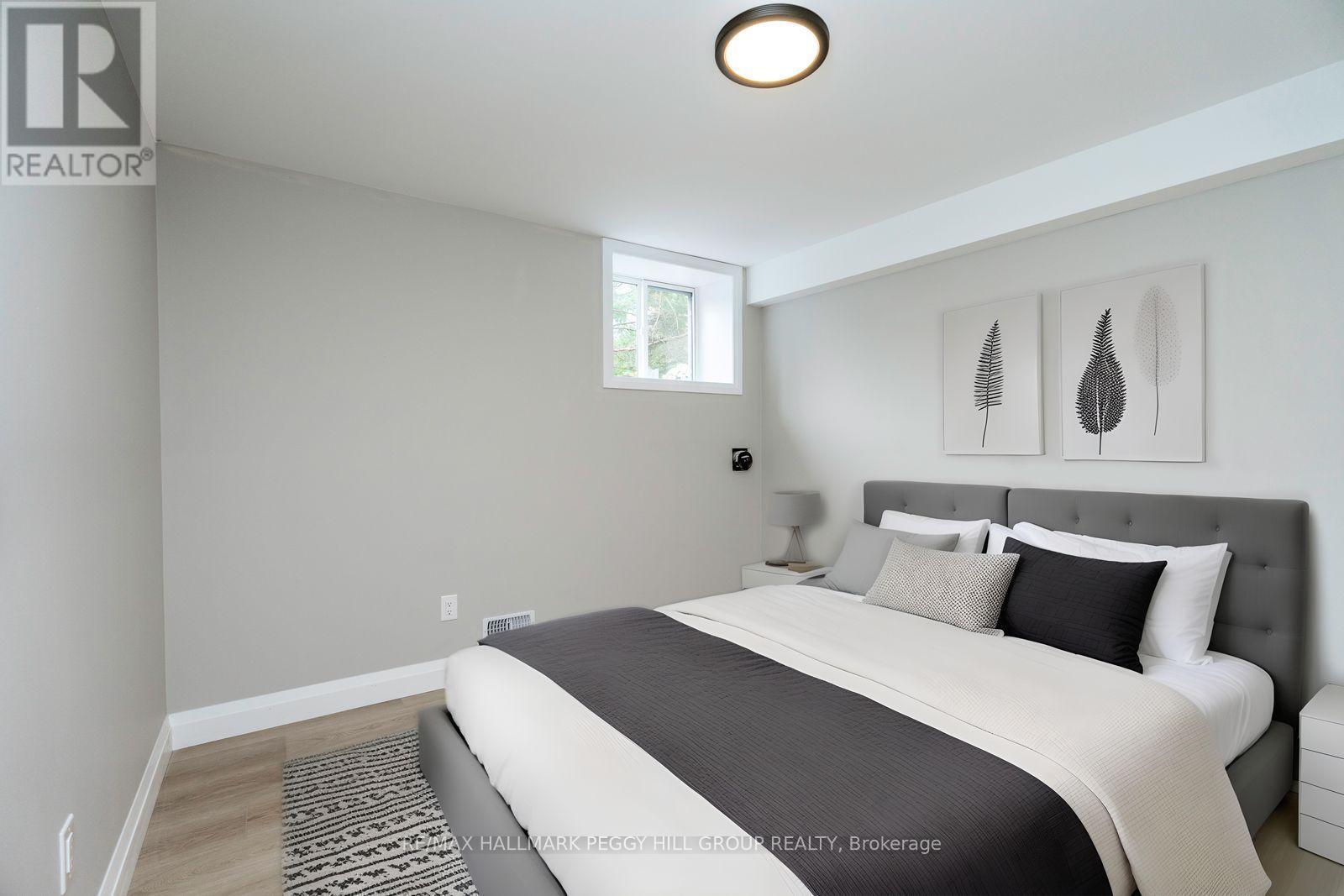 16 Hillview Crescent, Springwater, ON - Indoor Photo Showing Bedroom