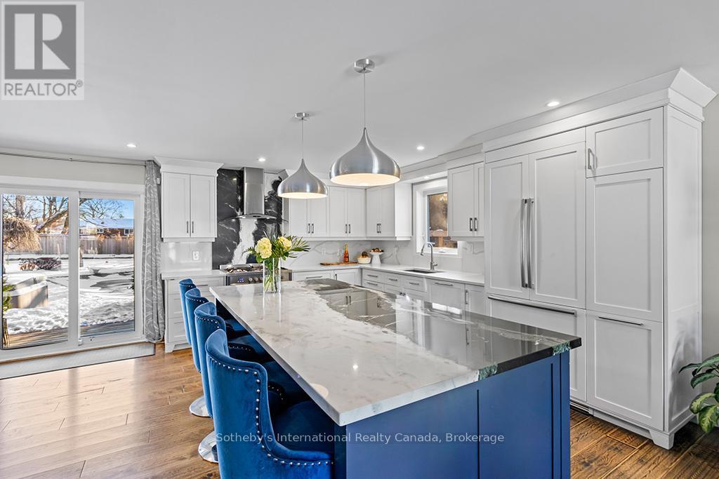 196 Ninth Street, Collingwood, ON - Indoor Photo Showing Kitchen With Upgraded Kitchen