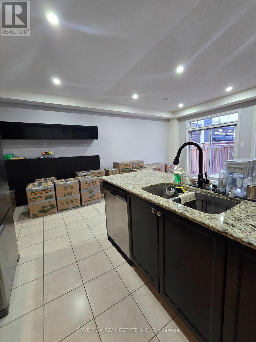 32 Kempenfelt Trail, Brampton, ON - Indoor Photo Showing Kitchen With Double Sink